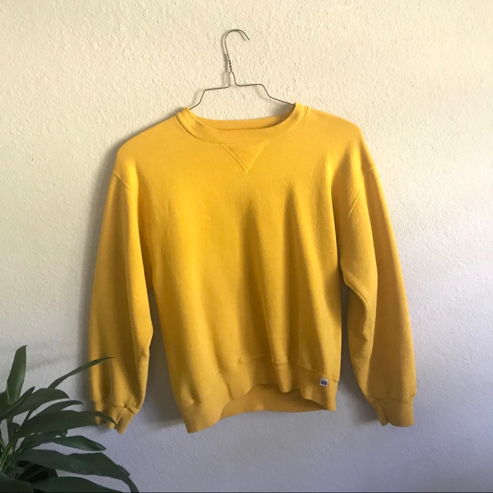 90’s yellow pullover
